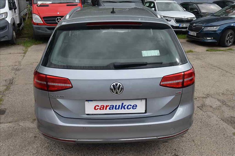 Volkswagen Passat (2018) 1,6 TDI HIGHLINE - fotka 5 z 22