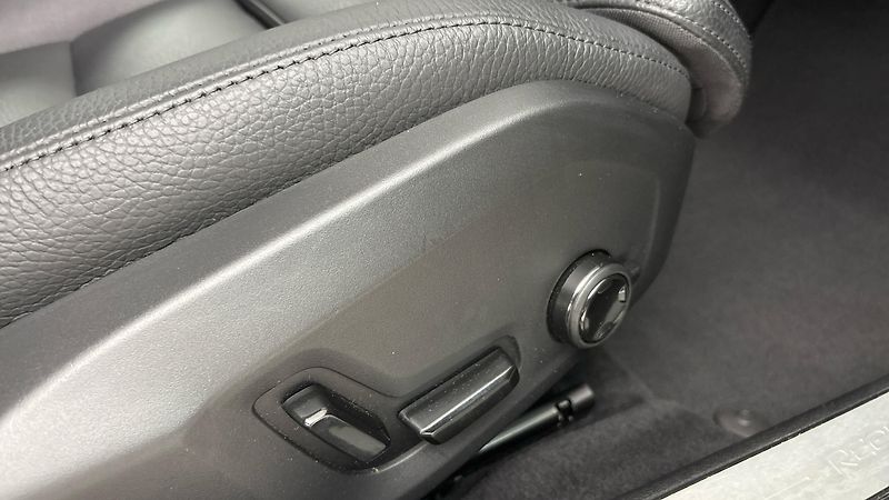 Volvo V60 2.0 T6 AUT AWD Recharge Plus B - fotka 22 z 34