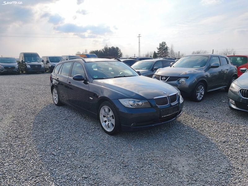 BMW Řada 3 (2008) - fotka 2 z 46