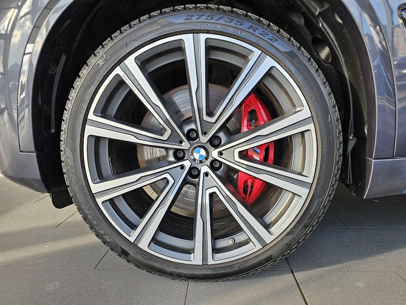 BMW X5 M50i - fotka 5 z 36