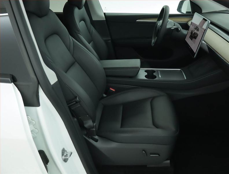 Tesla Model Y (2023) Long Range AWD 79kWh, SoH 92% - fotka 9 z 22