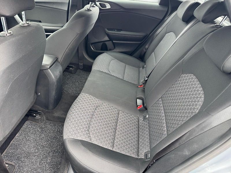 Kia Ceed (2023) FRESH 1.5T-GDI 118kW CZ DPH - fotka 8 z 11