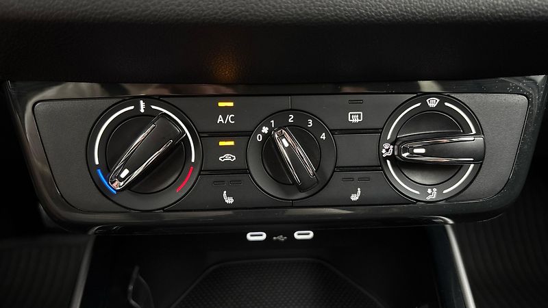 Škoda Fabia 1.0 TSI Style - fotka 13 z 23