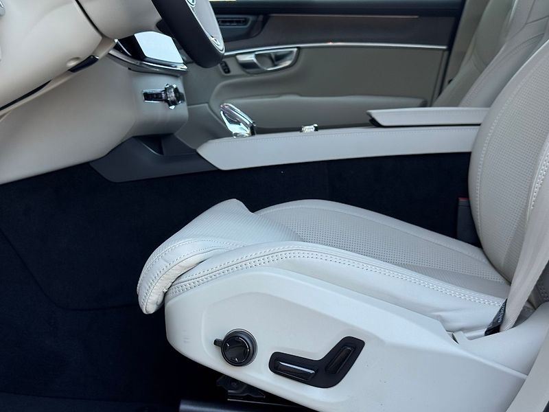 Volvo XC90 (2026) PLUS B5, kamery 360°, ventilac - fotka 9 z 23