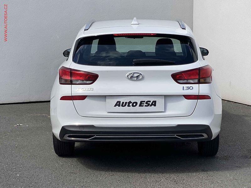 Hyundai i30 (2023) 1.0 T-GDi, 2.maj,ČR, AC - fotka 5 z 17