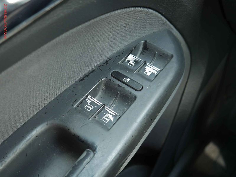 Volkswagen Touran (2004) 1.9TDi, DSG - fotka 11 z 15