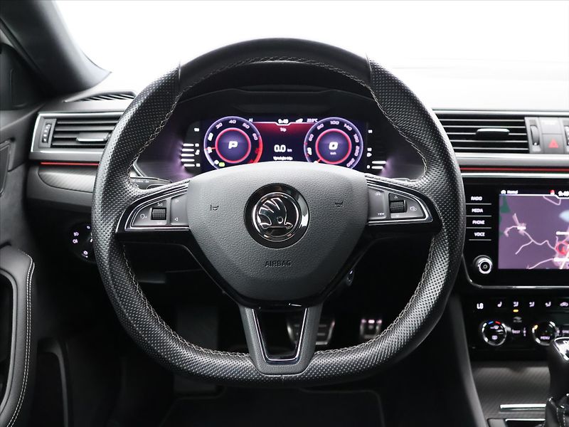 Škoda Superb 2.0 TSI 200kW DSG SportLine - fotka 18 z 42