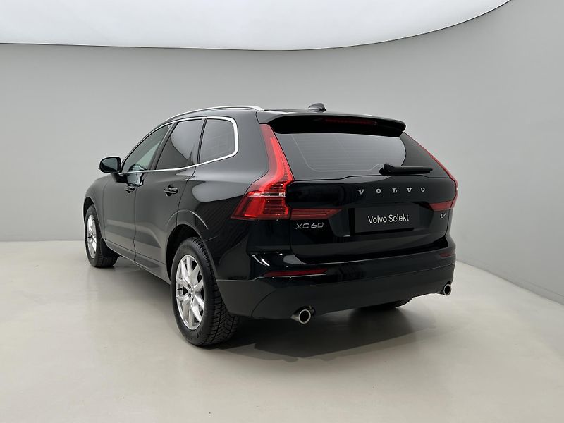 Volvo XC60 B4 AWD MOMENTUM AUT - fotka 11 z 43