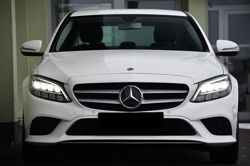 Mercedes-Benz Třídy C 200d PRAV. SERVIS MB 2xPNEU - fotka 9 z 55