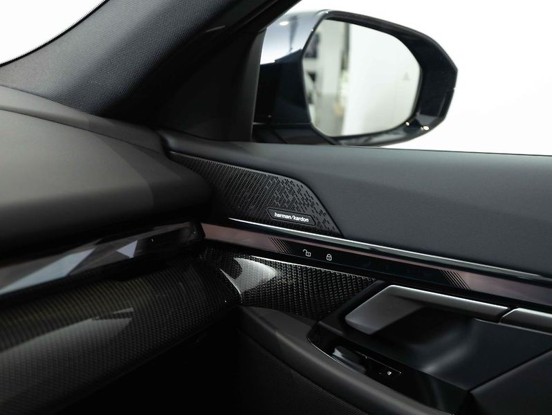 BMW Řada 5 520d xDrive - fotka 16 z 21