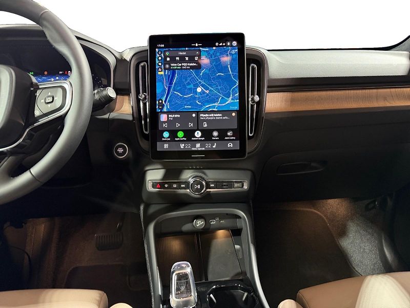 Volvo XC40 (2026)  NEW PLUS LOUNGE PAKET MY27 - fotka 7 z 9