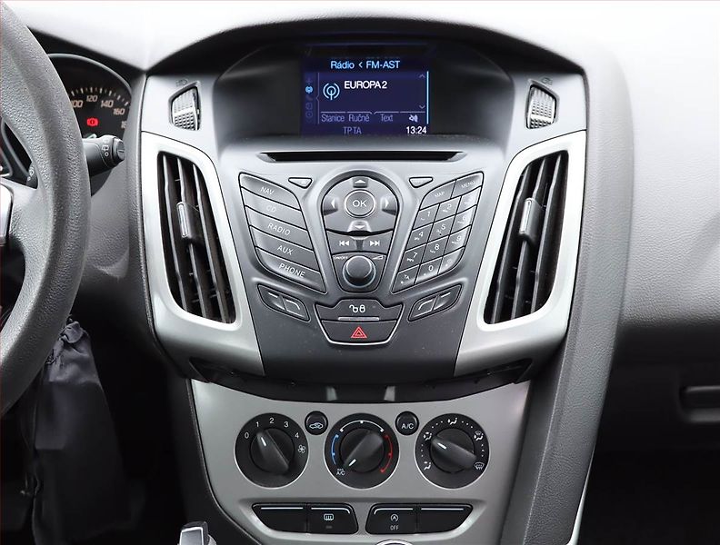Ford Focus (2013) 1.6 TDCi, Navi, Xenony - fotka 12 z 16