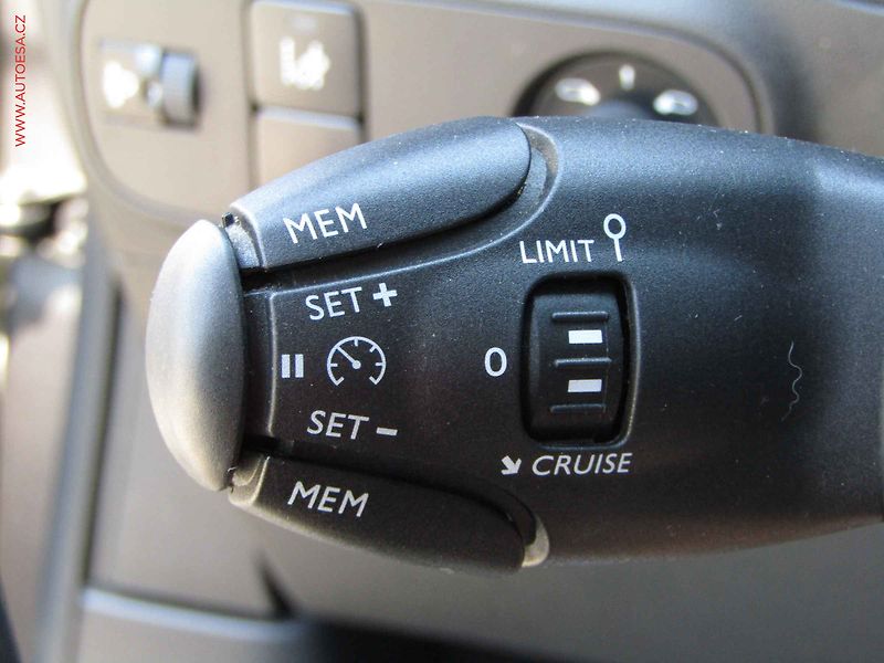 Citroën C3 (2019) 1.2 PT, Feel, navi - fotka 12 z 18