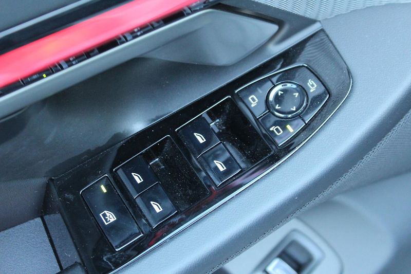 BMW Řada 5 BMW 520d xDrive Touring - fotka 10 z 28