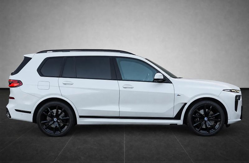 BMW X7 40d xDrive, Masáže, Skylounge - fotka 6 z 47