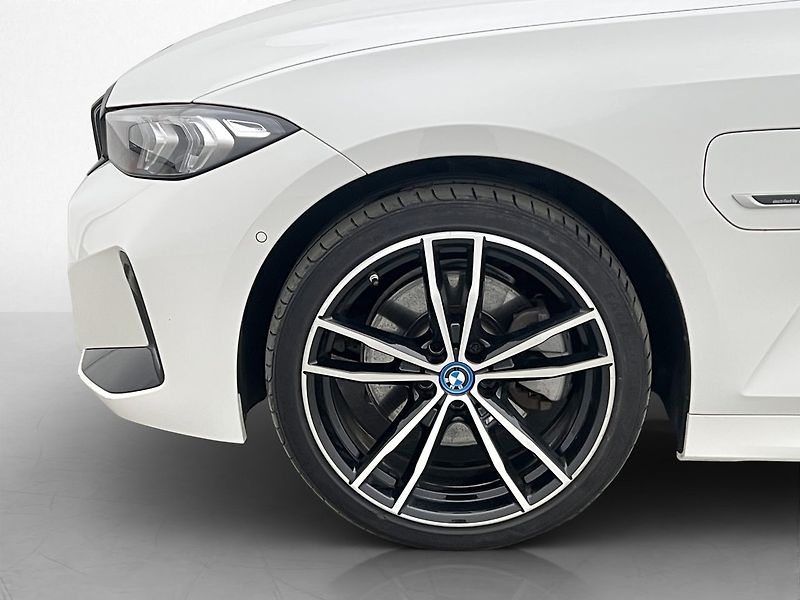 BMW Řada 3 330e xDrive M-Sport Kam ACC Ta - fotka 9 z 36