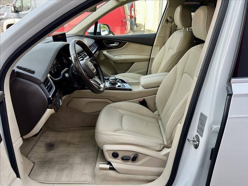Audi Q7 3,0 TDi  MATRIX  VZDUCH  200kW - fotka 12 z 54
