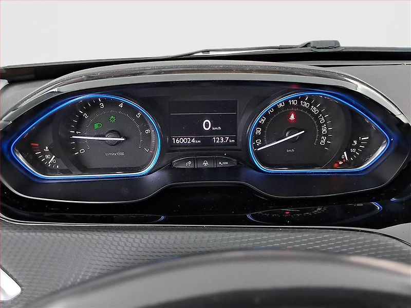 Peugeot 2008 (2013) Allure 1.6 VTi, Tempomat - fotka 11 z 20