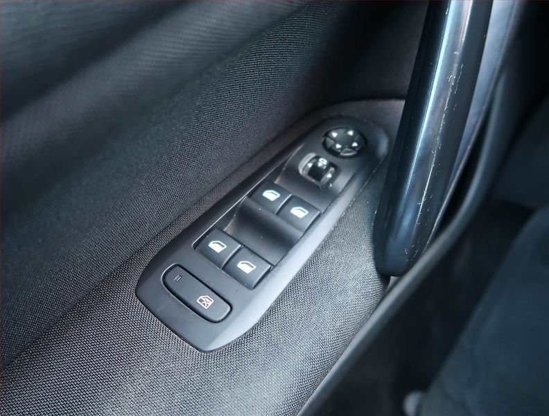 Peugeot 308 (2017) 1.6 BlueHDi, Navi, Tempomat - fotka 14 z 14