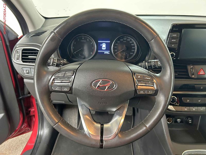 Hyundai i30 (2023) 1.5 DPi, ČR, AC, výhřev sed - fotka 15 z 15