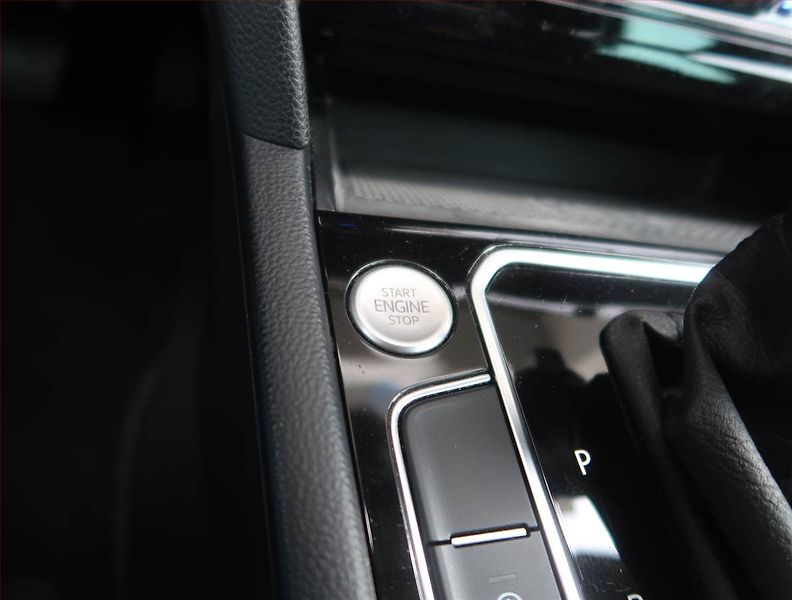 Volkswagen Passat (2021) Business 2.0 TDI, Automat - fotka 20 z 22
