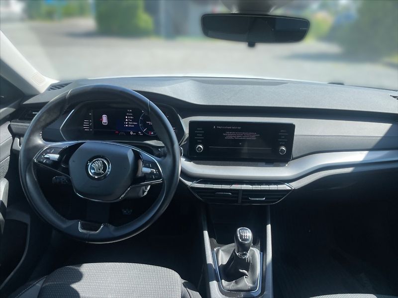 Škoda Octavia 1,5 TSI 110 Ambition - fotka 9 z 11
