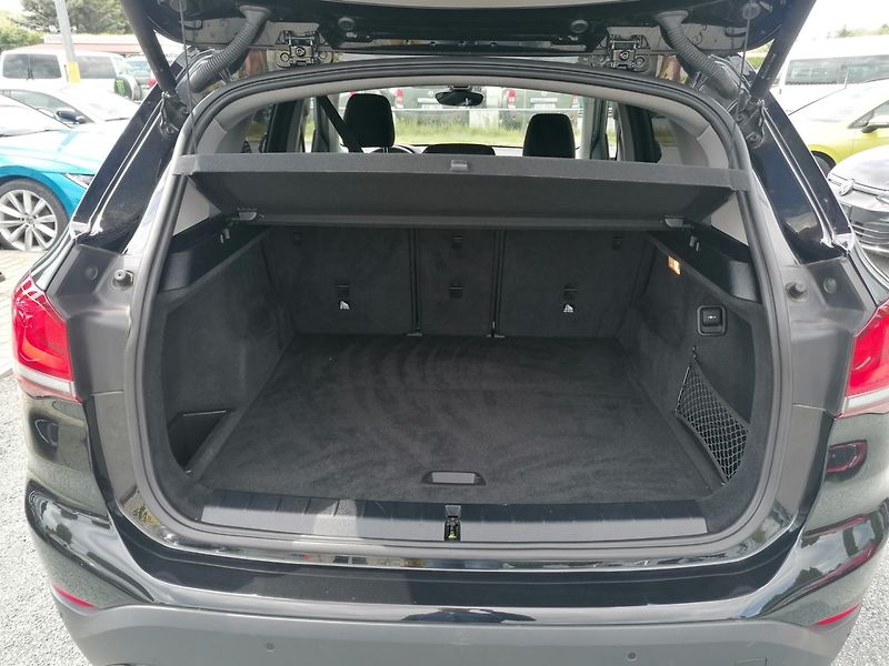 BMW X1 (2020) 18D 110kw X-Drive ČR LED - fotka 21 z 25