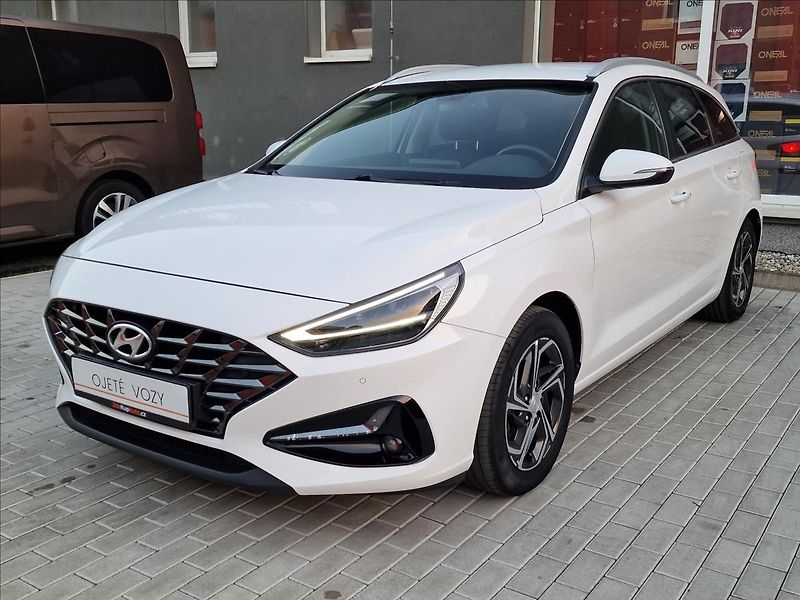 Hyundai i30 1.0 T-Gdi Family Smart Kombi - fotka 5 z 50