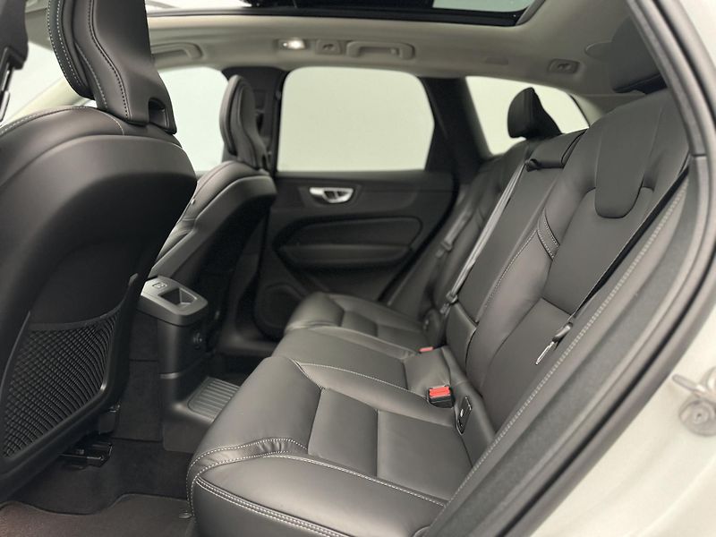 Volvo XC60 T8 AWD RECHARGE REZERVACE - fotka 5 z 46