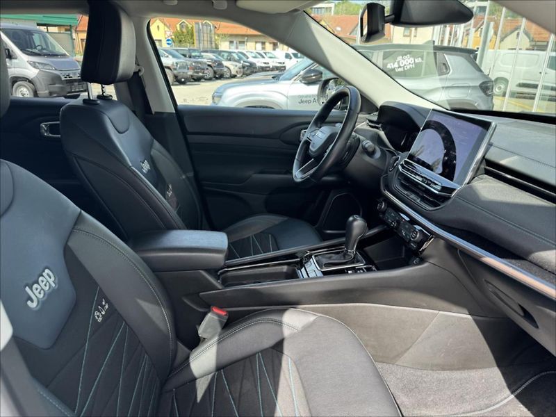 Jeep Compass 1,5 130k Upland  e-Hybrid - fotka 9 z 14