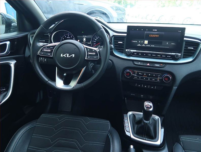 Kia Ceed (2024) 1.5 T-GDI - fotka 7 z 16