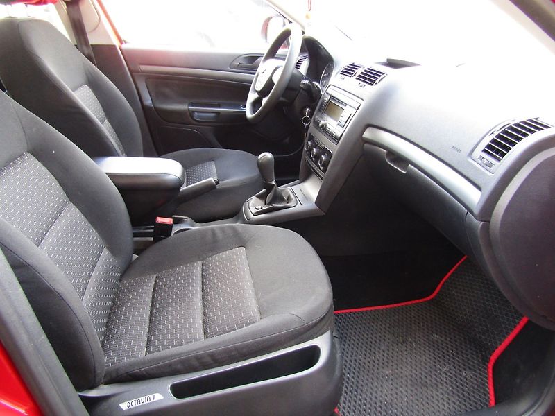 Škoda Octavia (2011) 1.6 MPI 75kW 1.MAJITEL - fotka 26 z 44