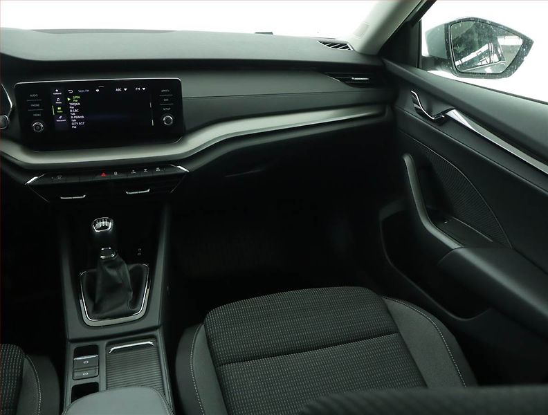 Škoda Octavia (2023) Ambition 2.0 TDI, ČR,1.maj - fotka 8 z 15