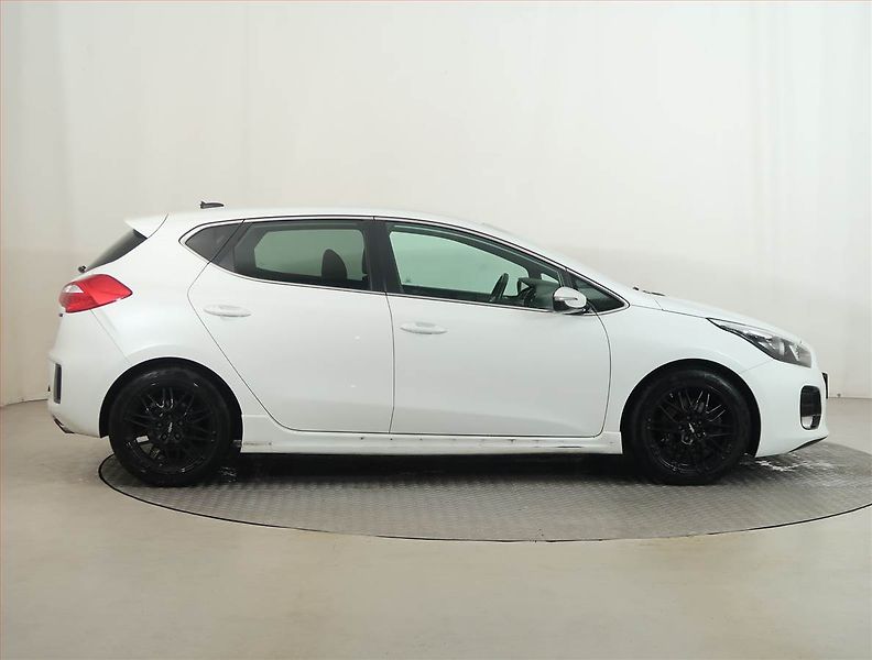 Kia Ceed (2016) 1.0 T-GDI, Navi, Tempomat - fotka 6 z 15