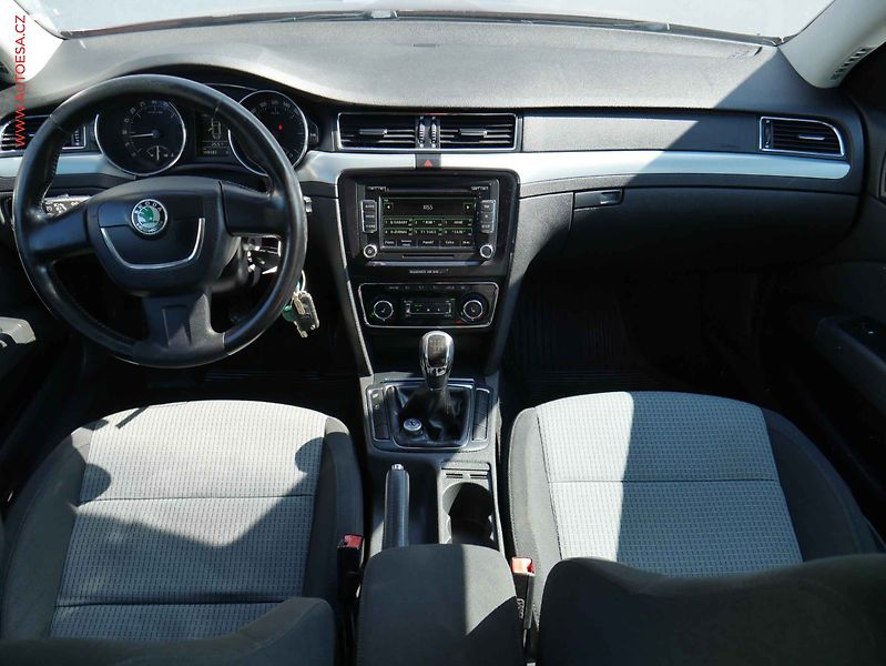 Škoda Superb (2008) 2.0 TDi, 2.maj,ČR, Ambition - fotka 9 z 19