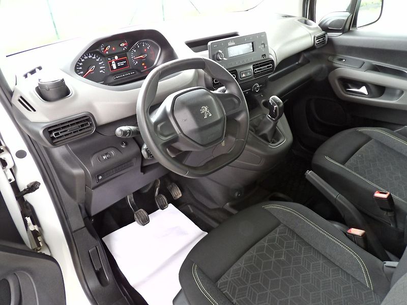 Peugeot Rifter 1.5 BlueHDI Active ČR 5míst - fotka 16 z 29