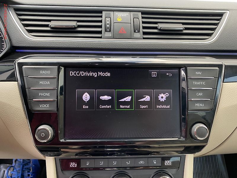Škoda Superb (2015) 2.0 TDi 4x4, ČR, DSG - fotka 20 z 20
