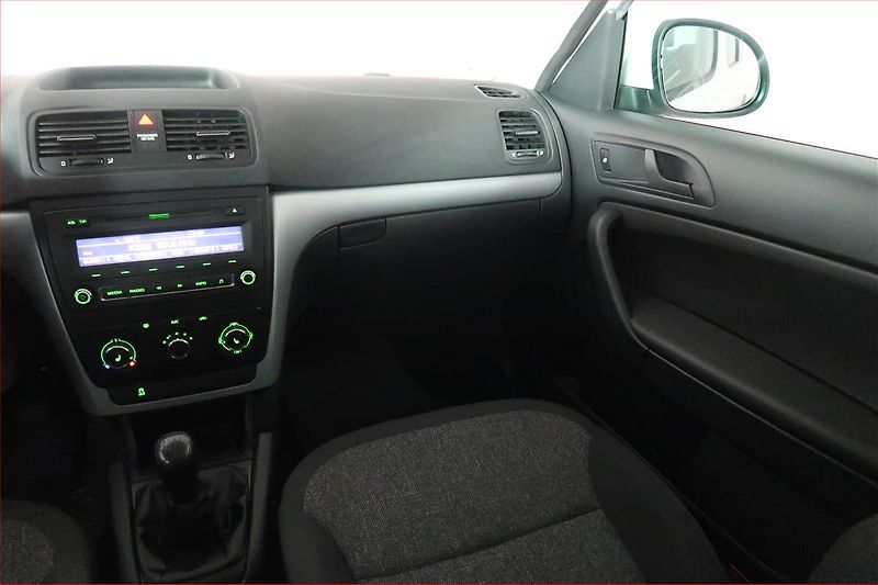 Škoda Yeti (2014) 1.2 TSI, Vyhř. sedaček - fotka 8 z 14