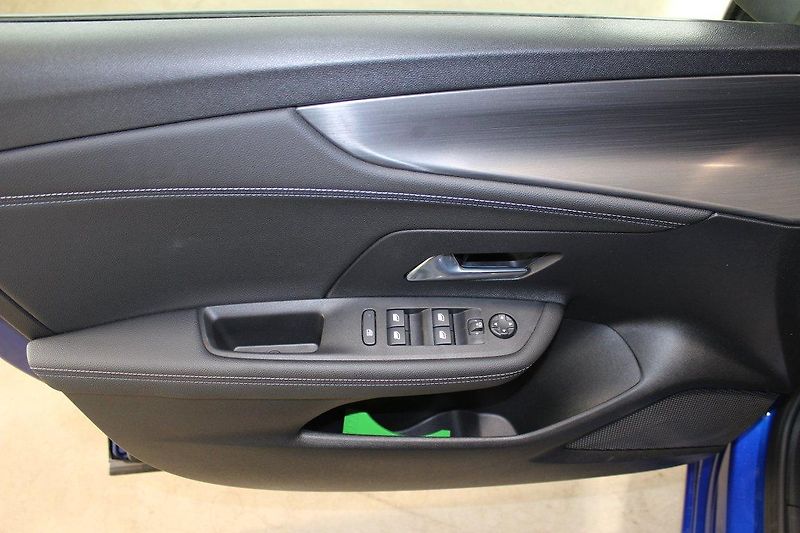 Opel Mokka GS Hybrid 1.2 TURBO 107 kW - fotka 12 z 13
