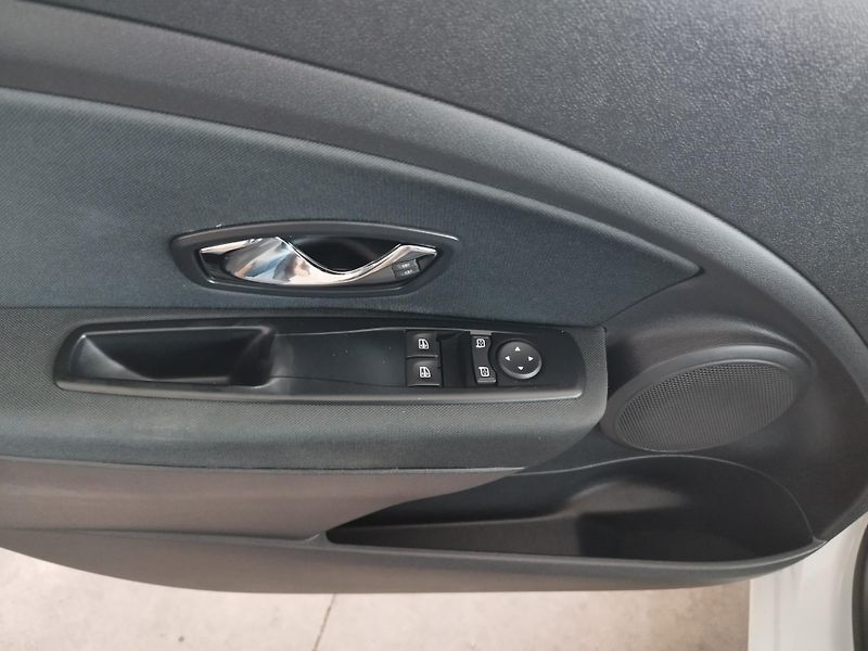 Renault Mégane (2015) 1,6i 81KW klima najeto 99000 - fotka 15 z 29