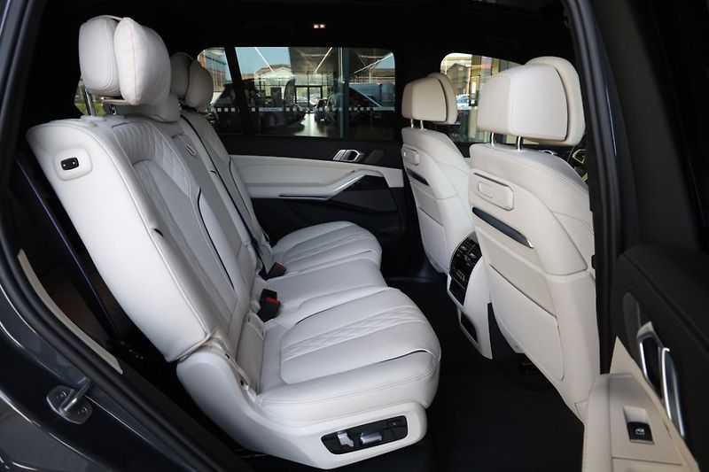BMW X7 xDrive40d - fotka 6 z 21