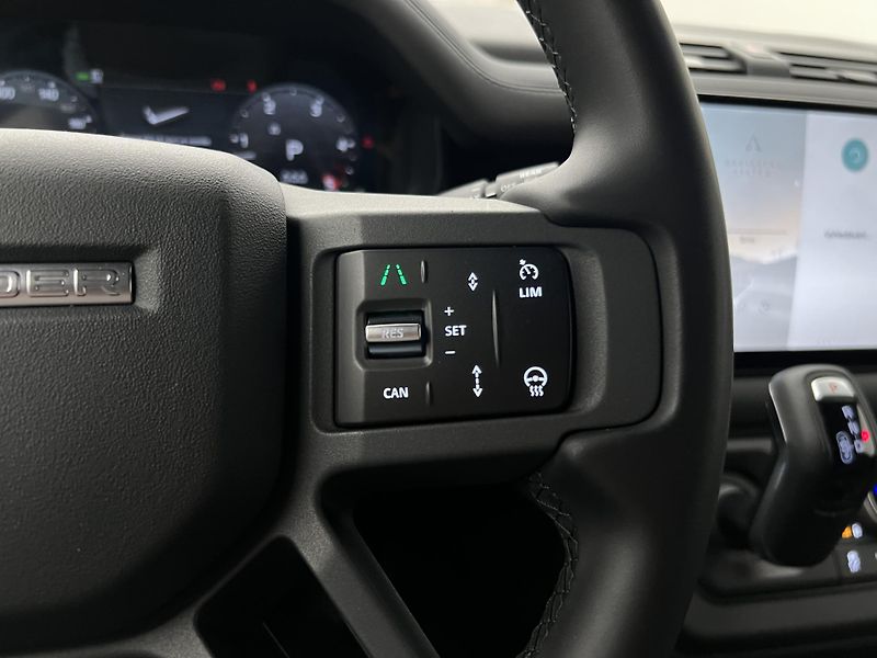Land Rover Defender D300 AWD X-DYNAMIC SE AUT CZ - fotka 24 z 45