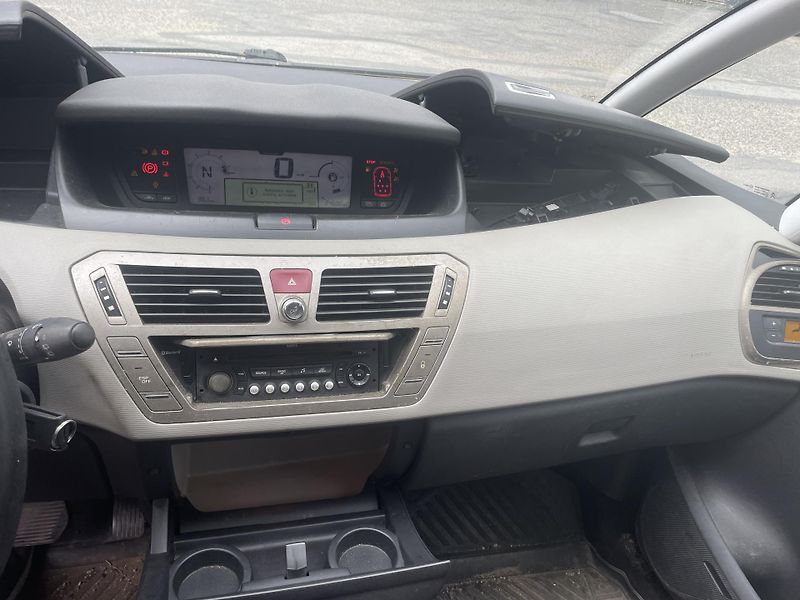 Citroën C4 Picasso (2008) 2.0 16V náhradní díly - fotka 8 z 8