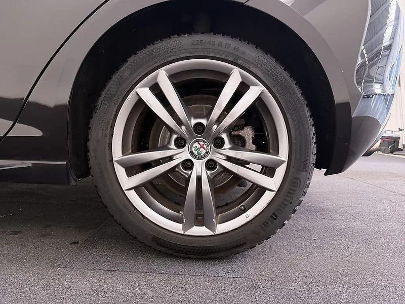 Alfa Romeo Giulietta 1.4T Aut. MultiAir 125kW Super - fotka 10 z 11
