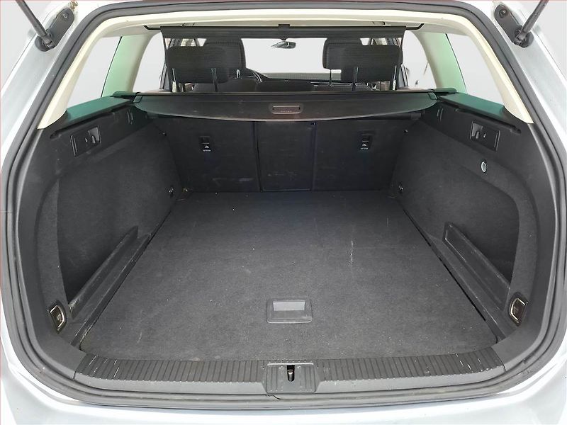 Volkswagen Passat (2015) 2.0 TDI, Automat, Navi - fotka 14 z 19