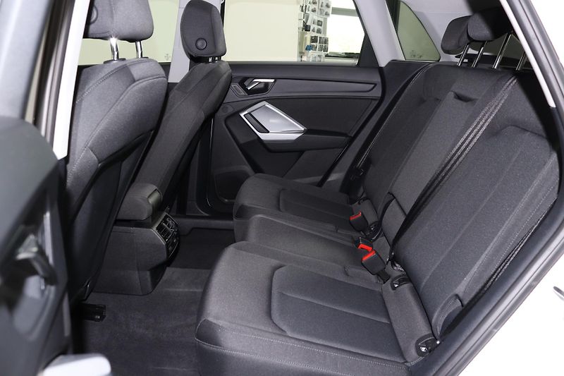 Audi Q3 TFSI 1,5 Stronic - fotka 12 z 26