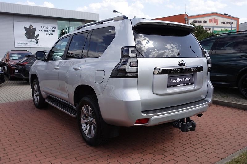 Toyota Land Cruiser 2.8 D-4D Executive Family 7mís - fotka 6 z 38
