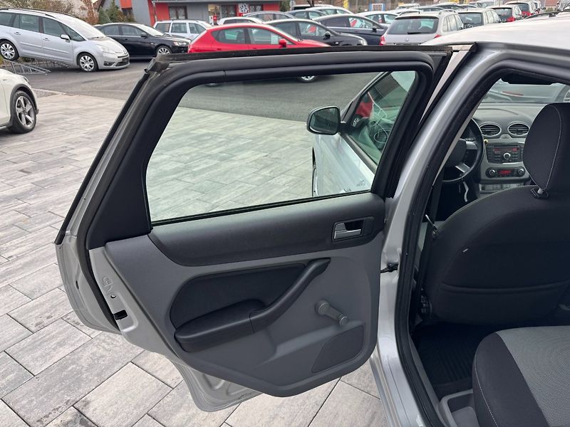 Ford Focus (2011) Trend 1.6 TDCi 80kW - fotka 13 z 31