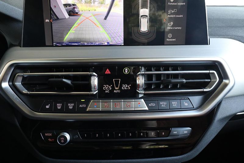 BMW X3 xDrive20i - fotka 11 z 30