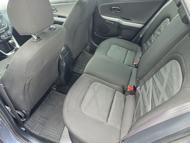 Kia Ceed (2015) 1.4 i TOP STAV - fotka 12 z 23